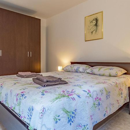 Cozy Apartment In Pula With Kitchen Esterno foto