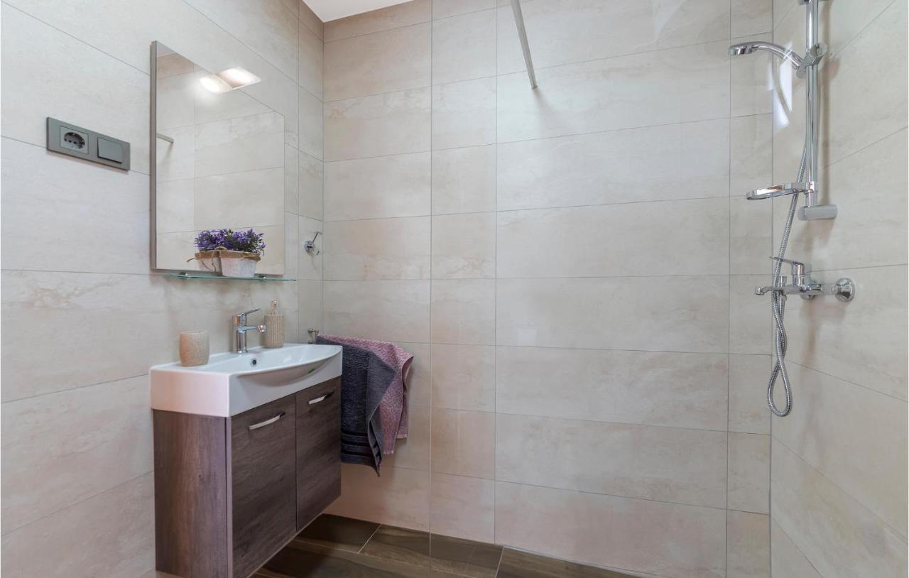 Cozy Apartment In Pula With Kitchen Esterno foto